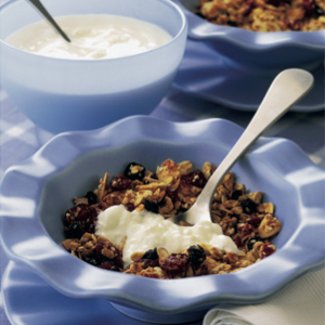 Blueberry and cranberry muesli | Reader's Digest Australia