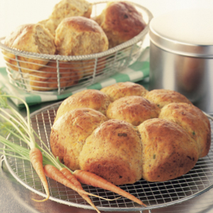 Carrot bread rolls | Reader's Digest Australia