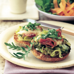Leek and prosciutto pizza muffins