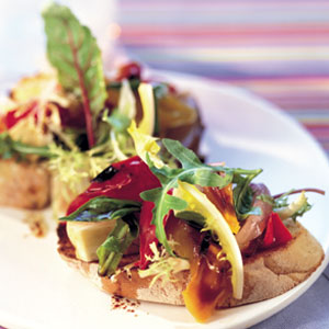 Mozzarella with capsicum on crostini | Reader's Digest Australia