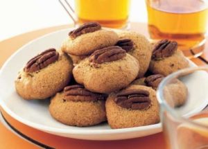 Orange and pecan biscuits