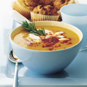 Pumpkin soup with muffins | Reader's Digest Australia