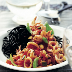 Stir-fried squid with spaghetti