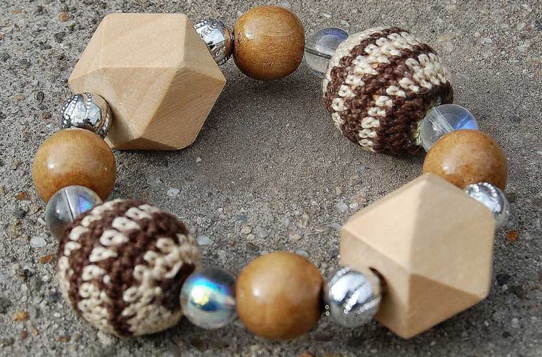 2. Avoid chunky jewellery
