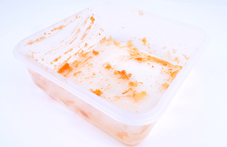 Scratches in plastic lead to leaching