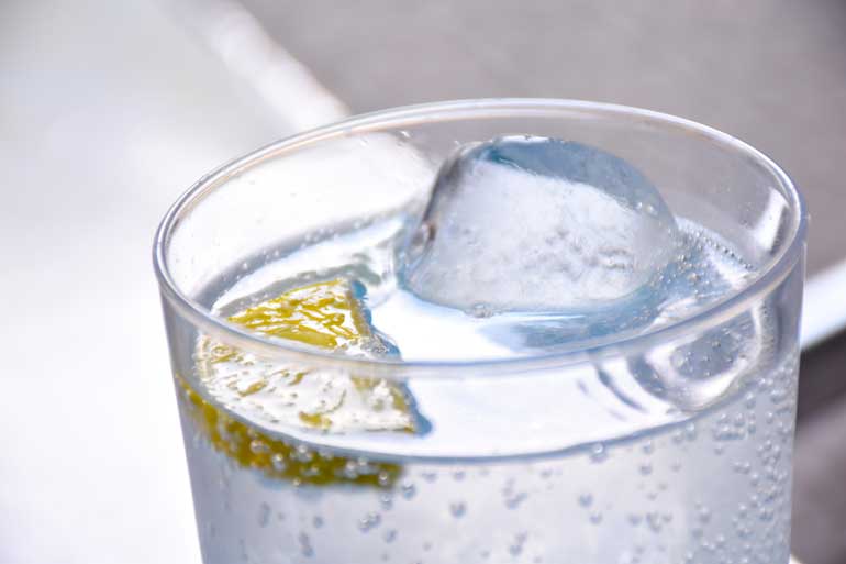 3. Eliminate stains from clothes and carpets: Use club soda