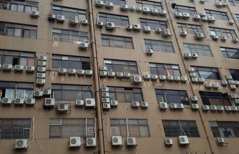 2. Set your air conditioner on a timer 