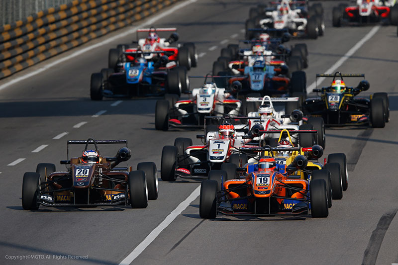 Formula 3 racing