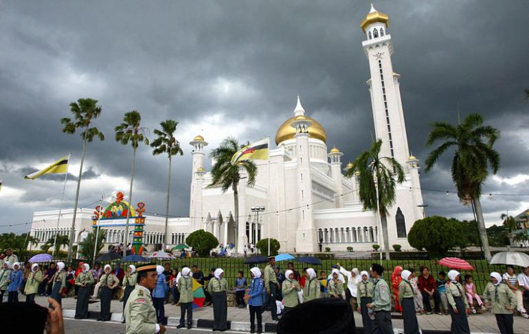 4. Sultan Omar Ali Saifuddien Mosque, Brunei