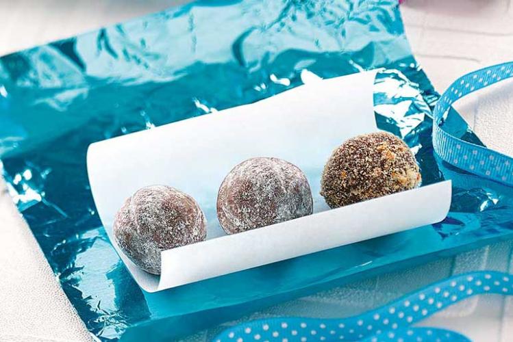 6. DIY Rum Ball Christmas Crackers
