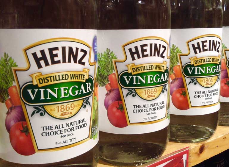 2. Vinegar removes sweat stains from clothes