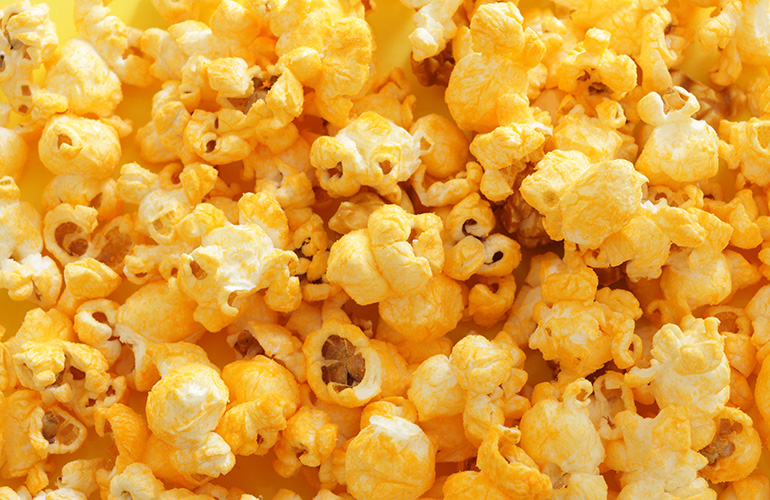 Cheese-flavoured popcorn