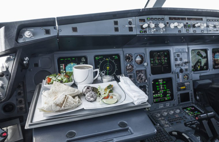 Why do pilots eat different meals?