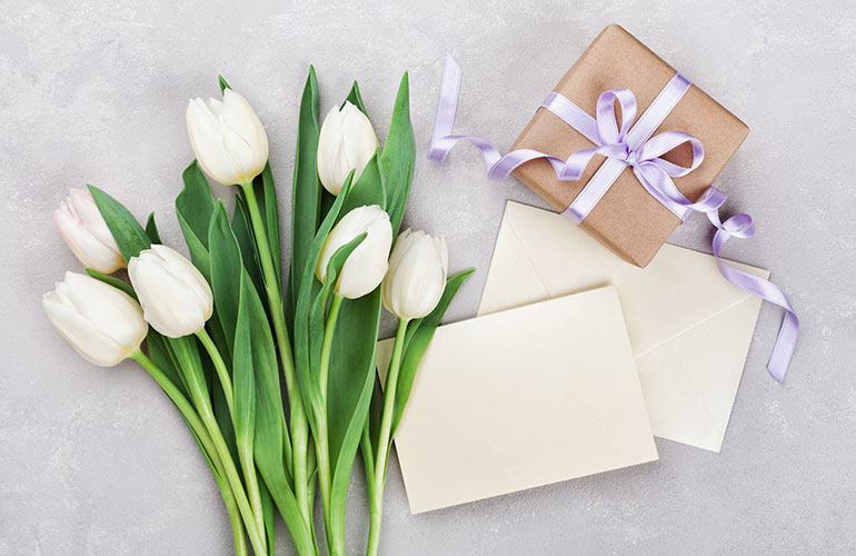 Romantic idea #6: Bring home flowers