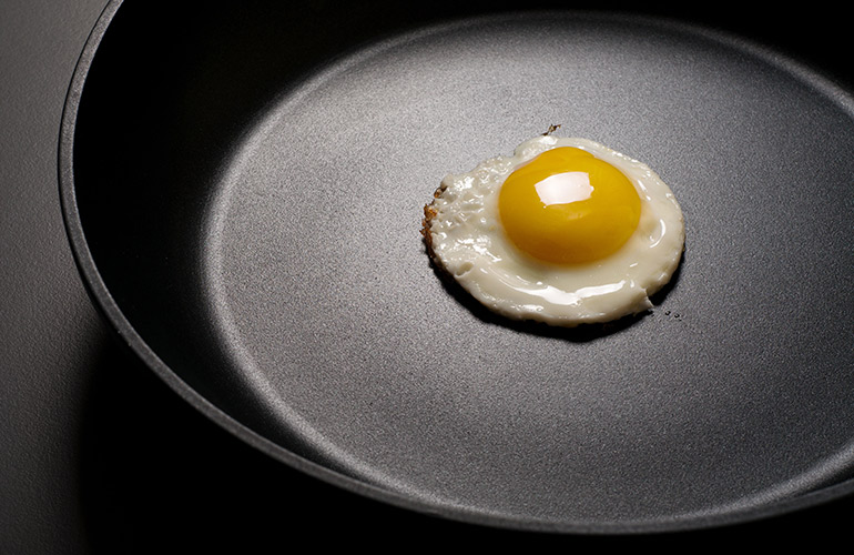 Non-stick cooking pans