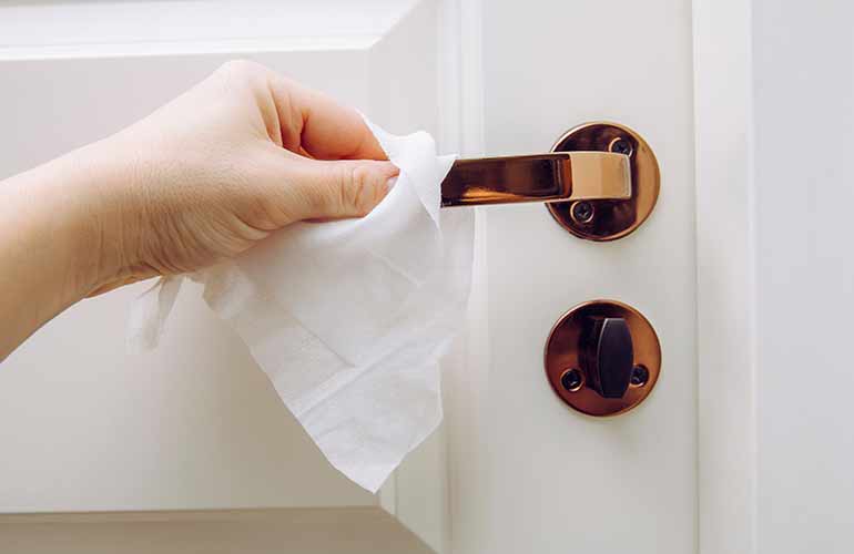 Cleaning your kitchen with an antibacterial wipe