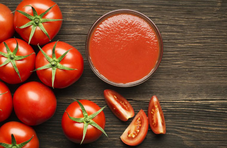 Sore throat remedy: spicy tomato juice