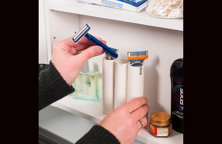 PVC razor organiser