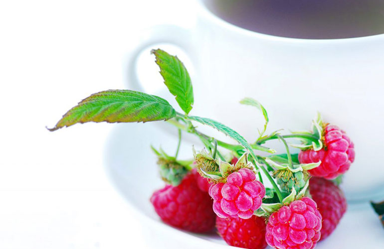 Sore throat remedy: raspberry tea