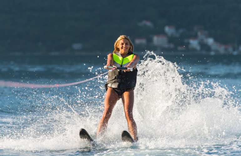 Water skis