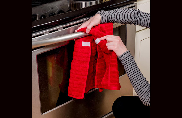 No-slip kitchen towels