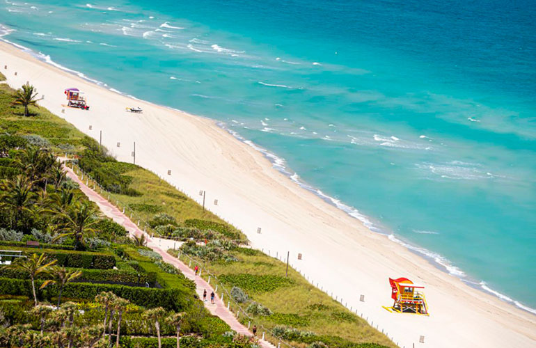 White sand and blue waters in Miami