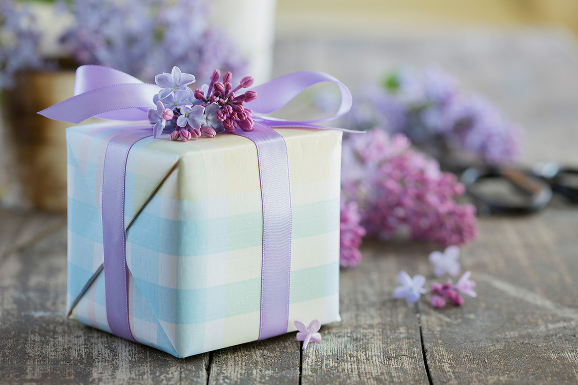 Waiting a year to acknowledge wedding gifts