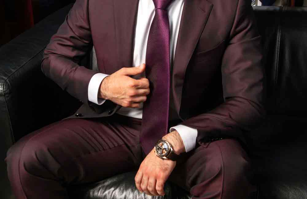 Body language: Sitting with legs spread