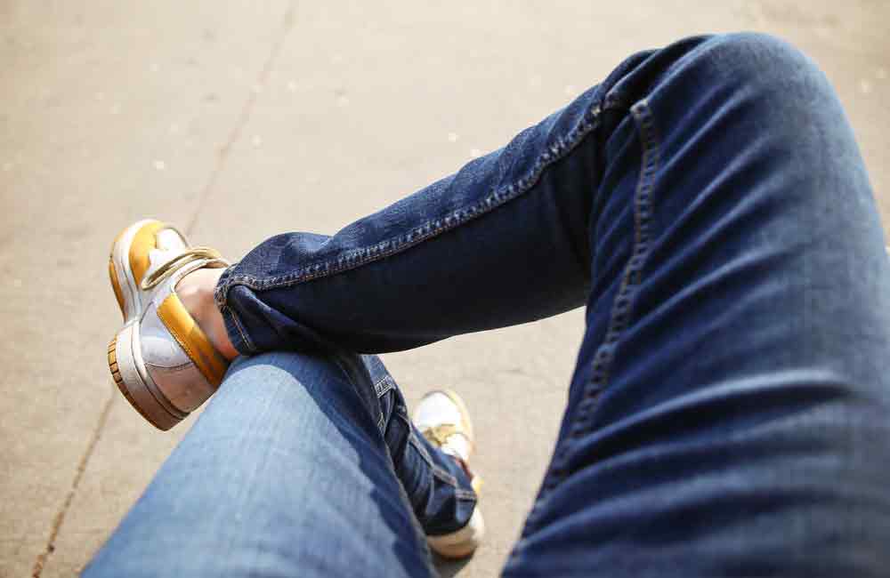 Body language: Sitting cross-legged