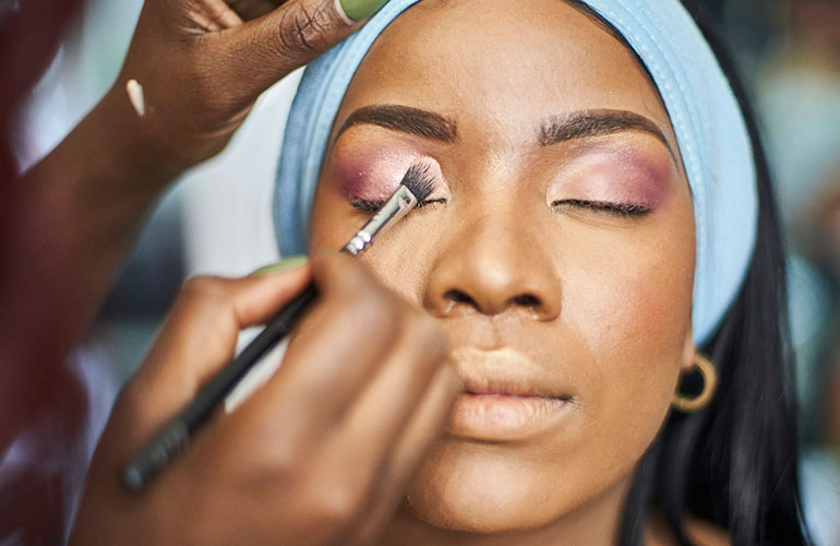 No-mess eyeshadow application