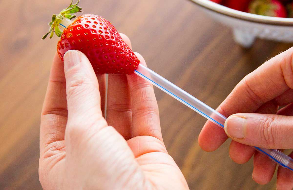 Quickly hull a strawberry