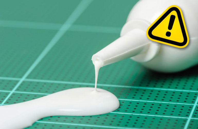 Using glue to remove blackheads