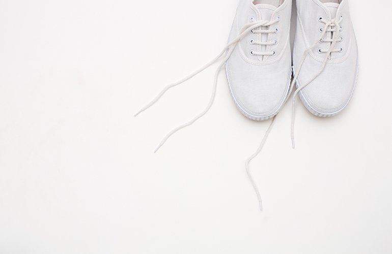 Untangle a shoelace
