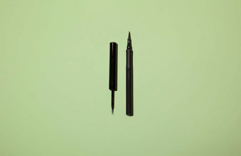 Apply eyeliner on the “negative space”