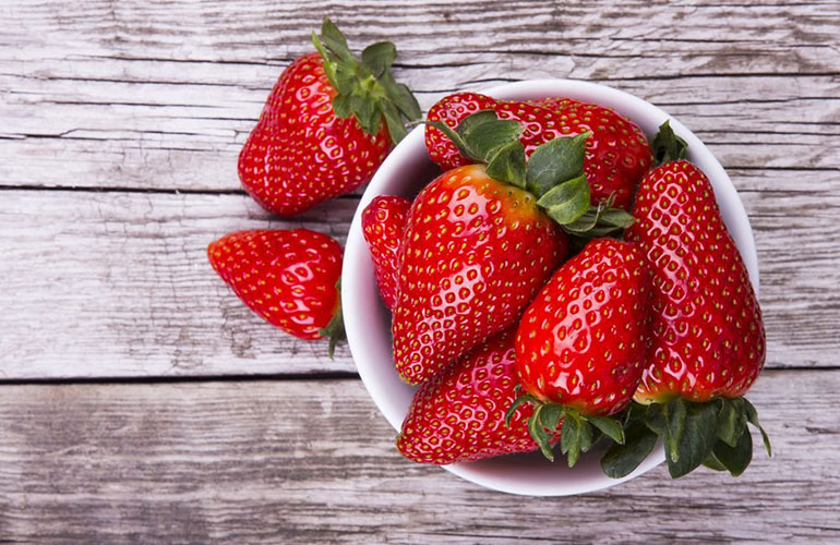 Strawberry yoghurt facial masks