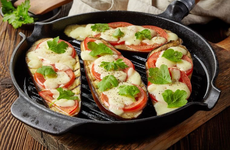 Adding too much food to the pan