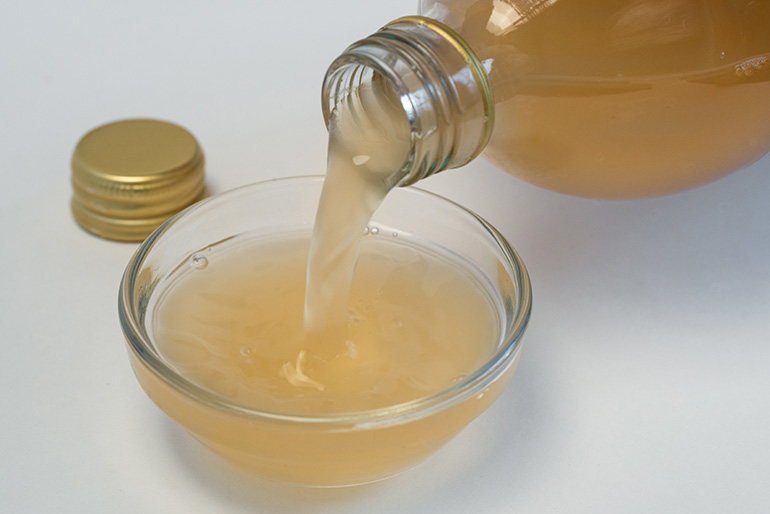 How to make a homemade face mask with vinegar