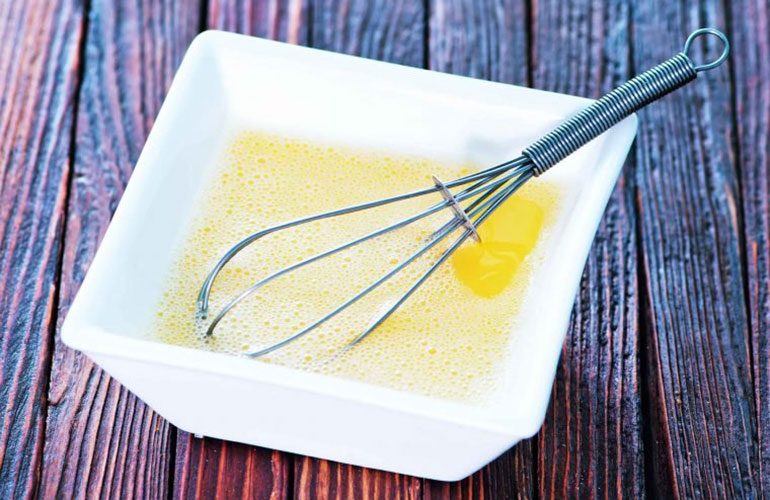 How to make an egg face mask