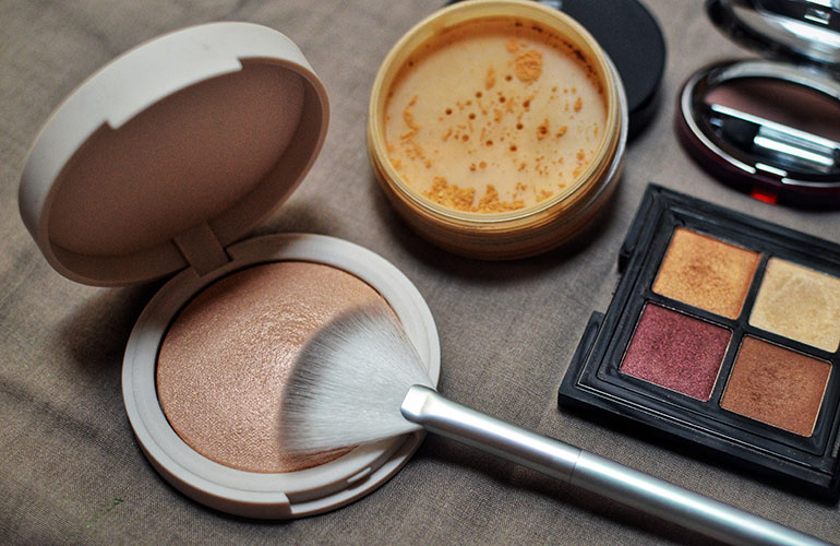 Define with bronzer