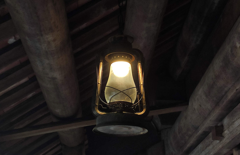 Flickering gaslights: The example that started it all
