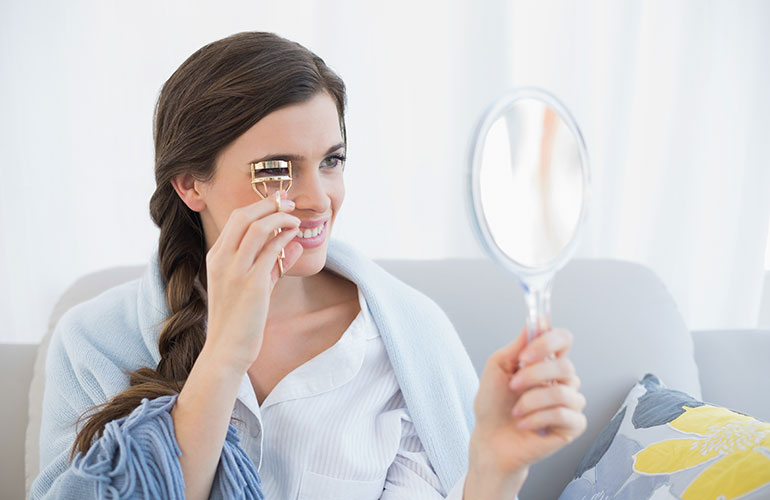 Shape your lashes