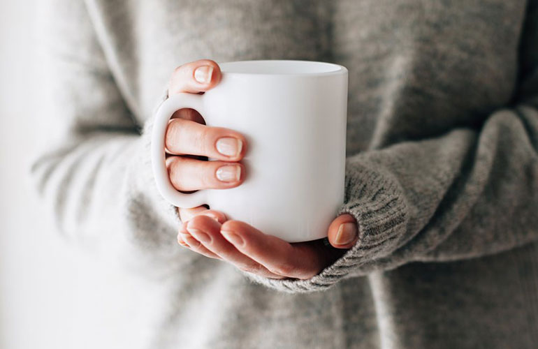 Coffee mugs and drinking glasses