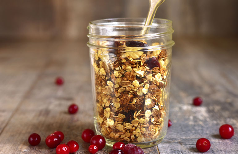 Low-fat granola cereal