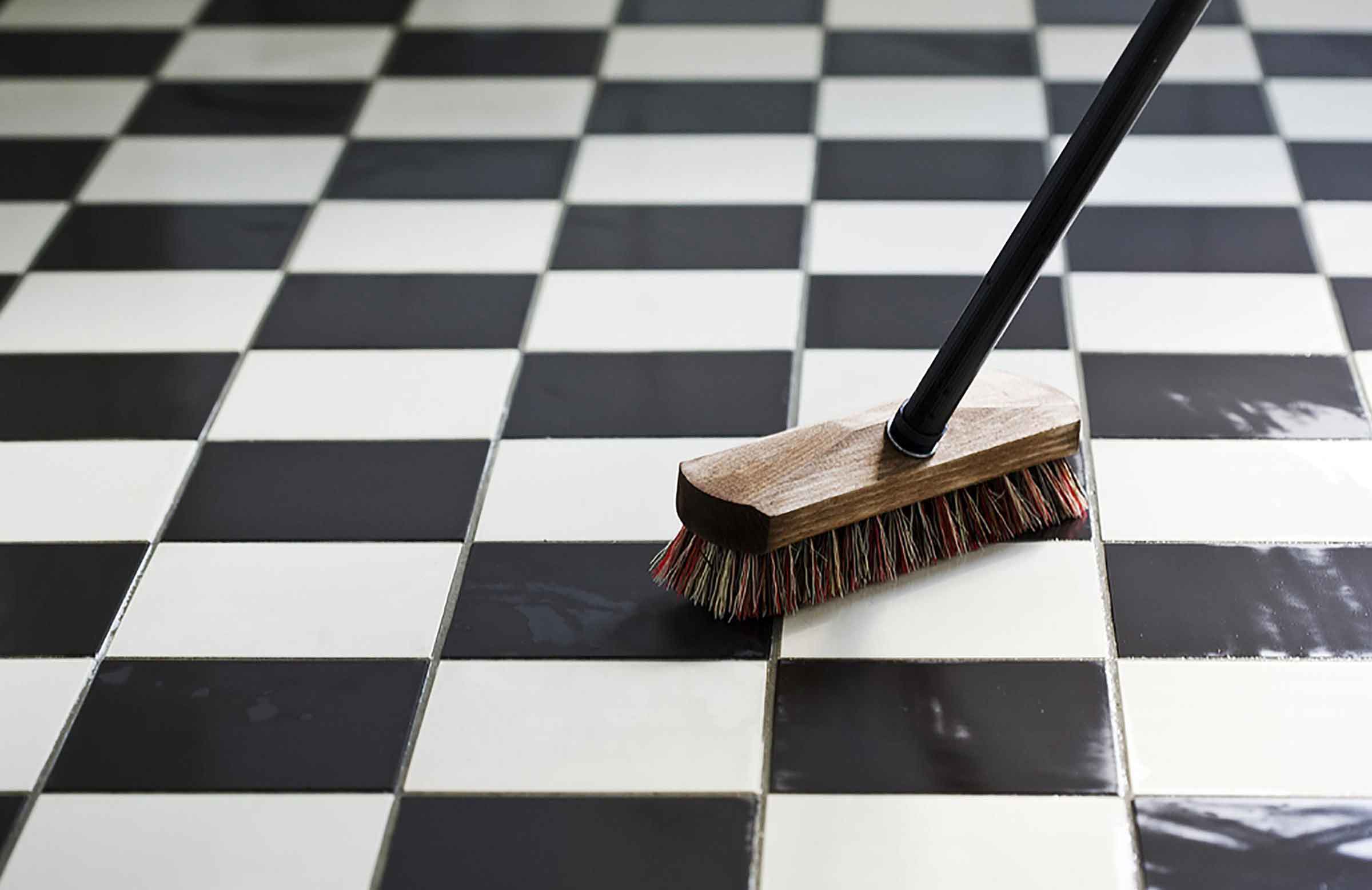 Tile and grout cleaner