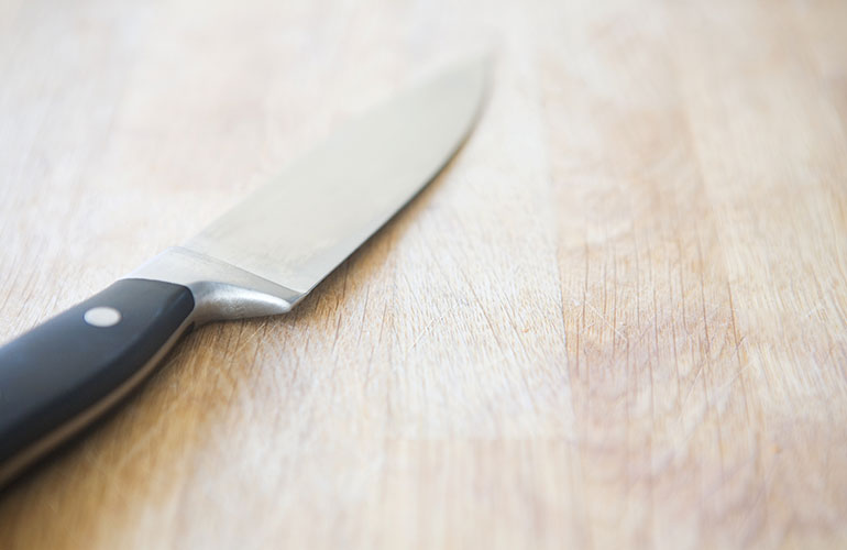 Remove rust from knives