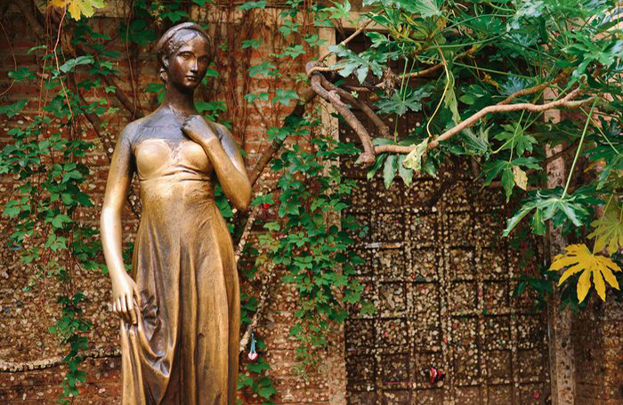 Statue of Juliet, Verona, Italy