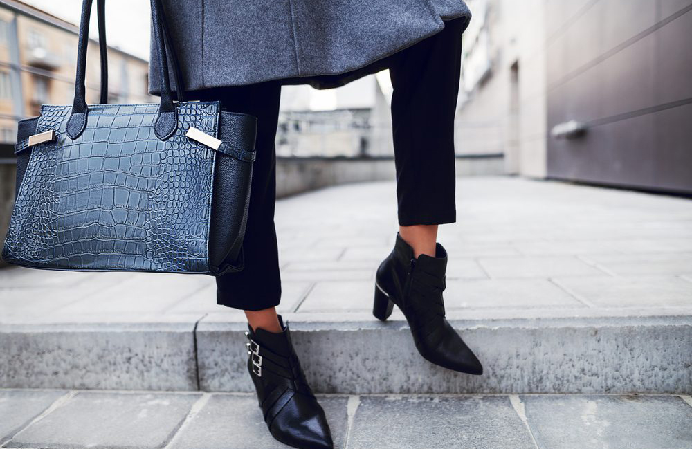 You always carry your bag on the same side