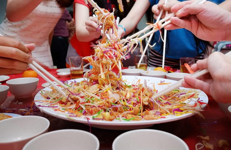 Eat delicious and auspicious food