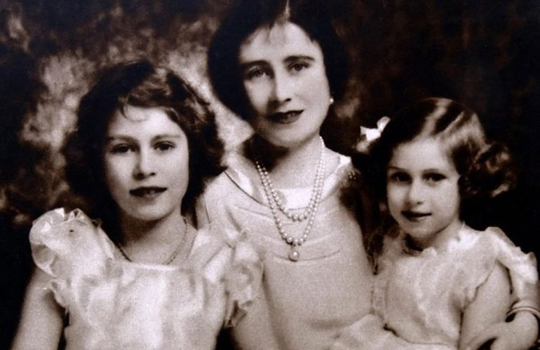 Like mother like daughters, 1937