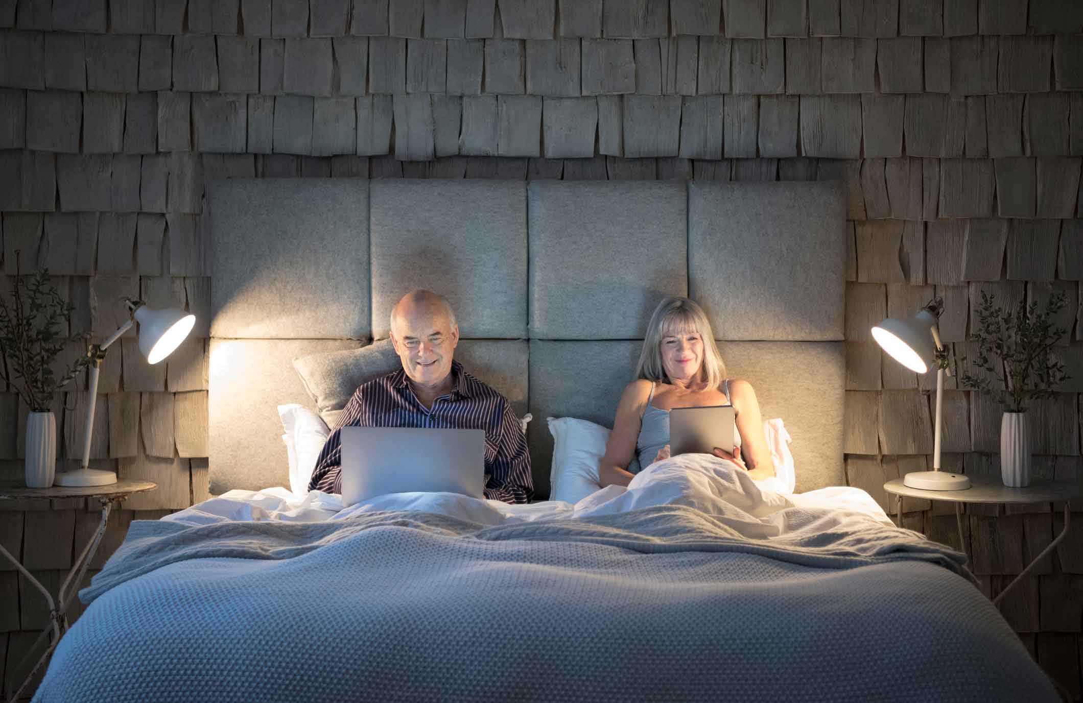 To fall asleep faster: power down at least 30 minutes before bedtime